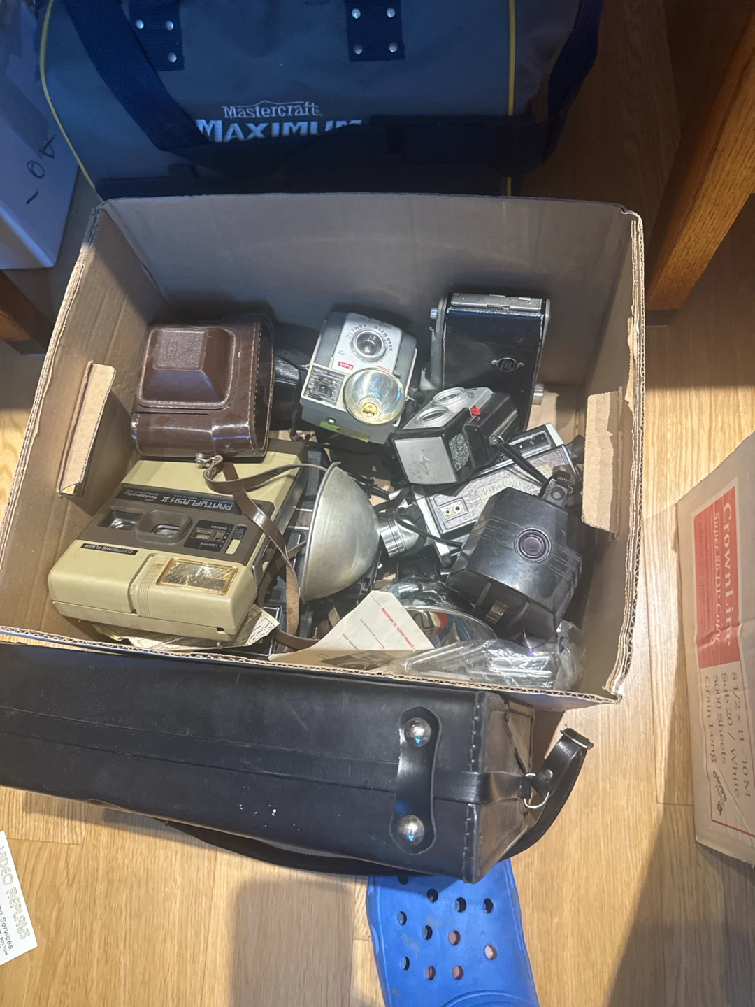Old Cameras and some accessories - photo 2