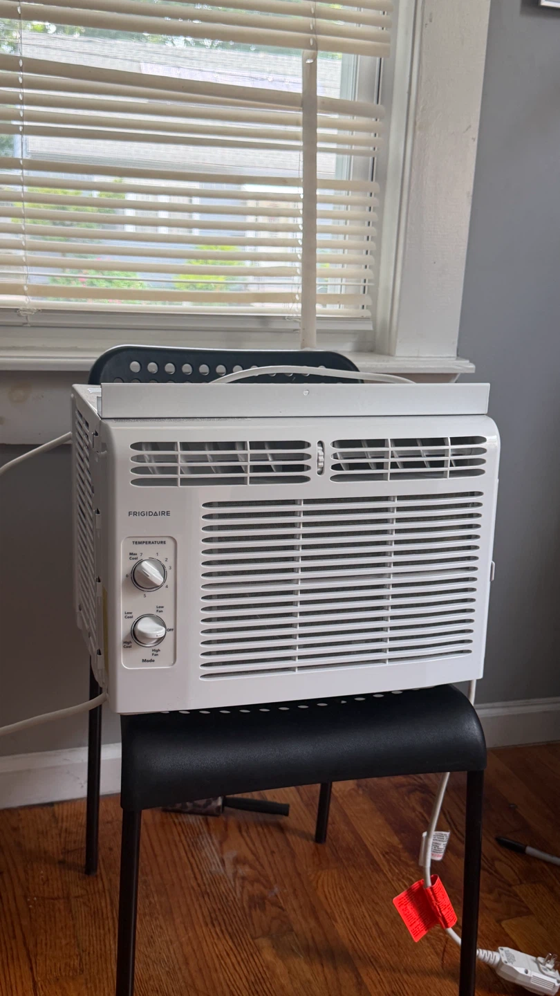 Frigidaire Window Air Conditioner - photo 2