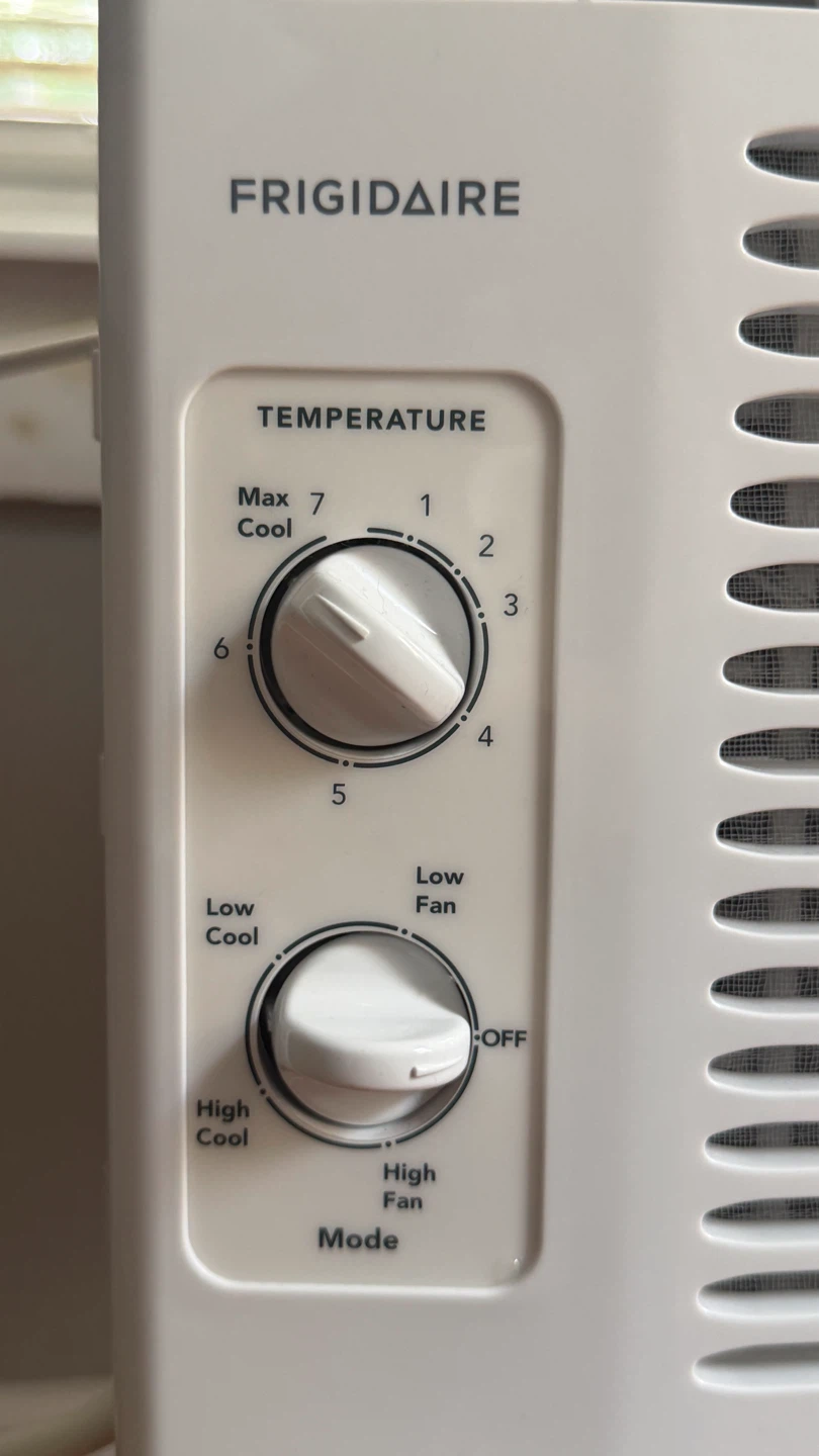 Frigidaire Window Air Conditioner - photo 3