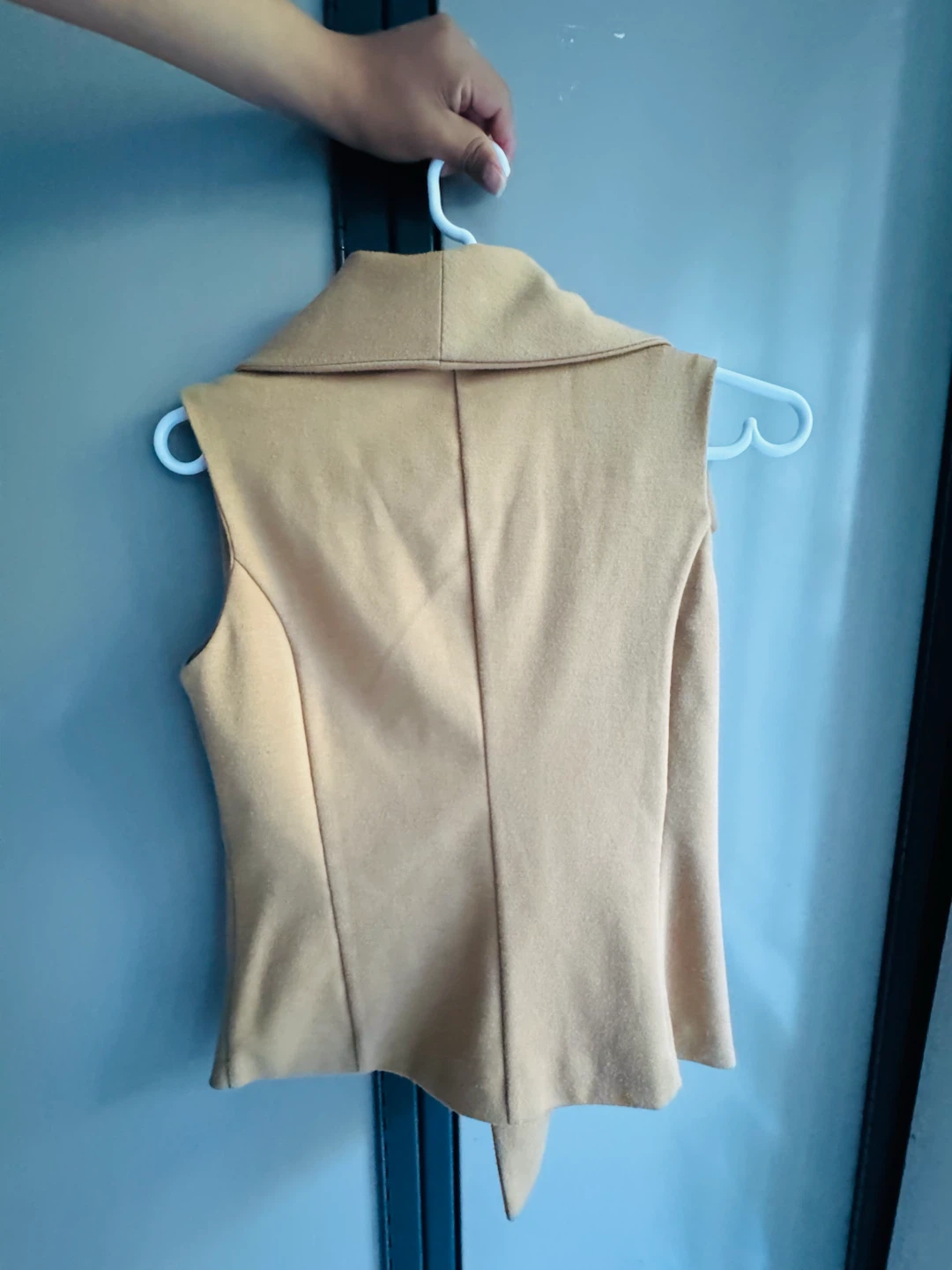 Elizabeth & Clarke Sleeveless Vest - photo 2