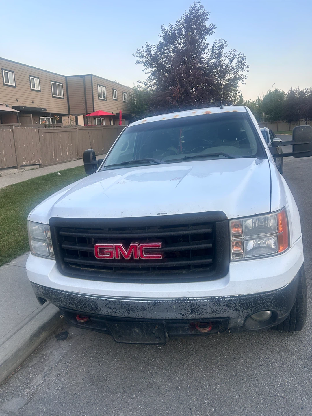 2012 White GMC Sierra 4-Door Pickup Truck 4x4