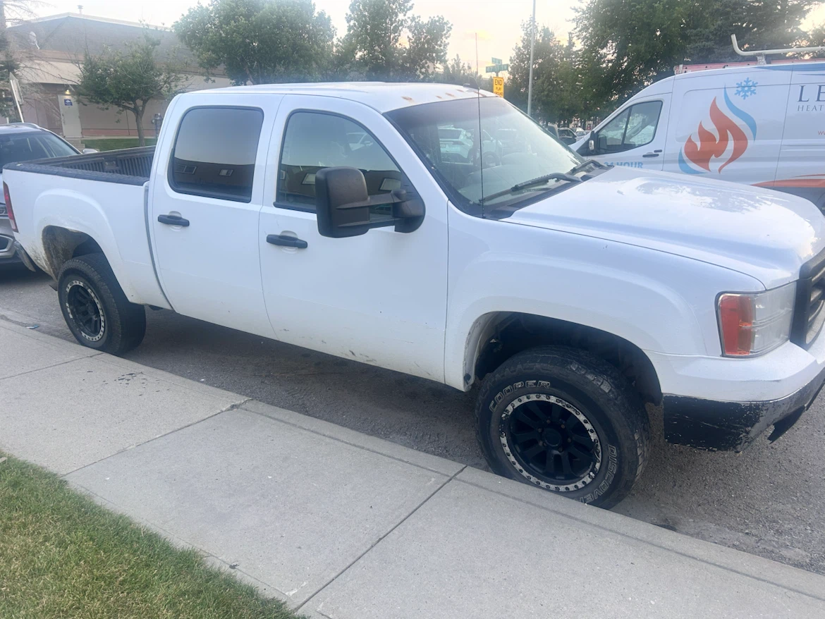 2012 White GMC Sierra 4-Door Pickup Truck 4x4 - photo 2