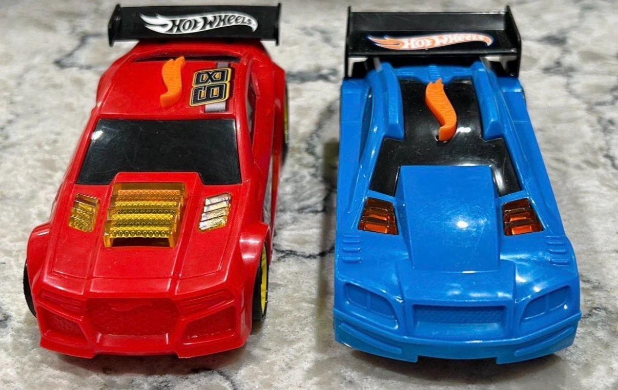 Plastic Hot Wheels Race Cars. Button on Top Plays Burnout Noises - photo 2