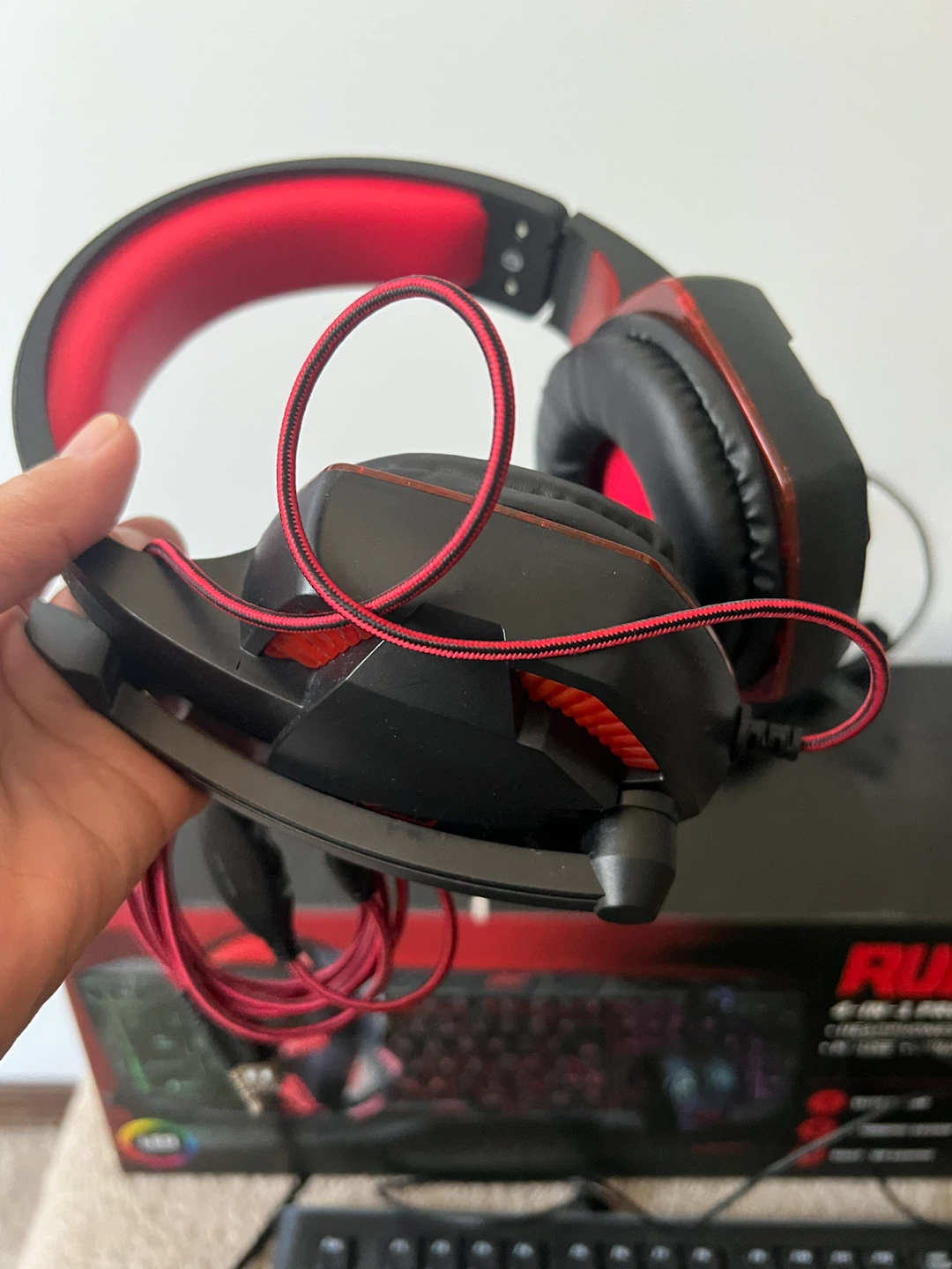 Headphones, Keyboard, volume control - photo 2