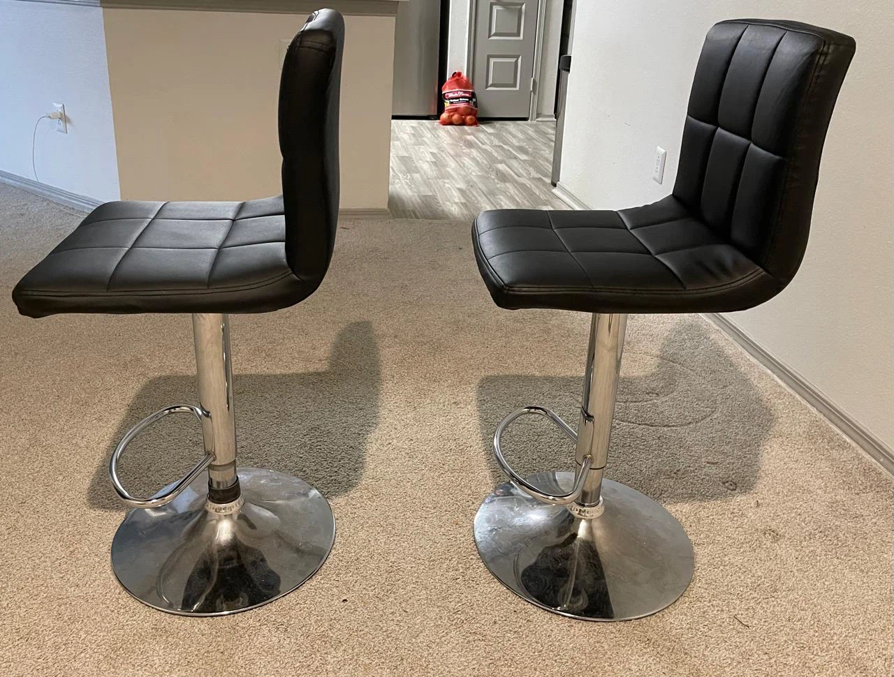 Adjustable Black bar stools - photo 2