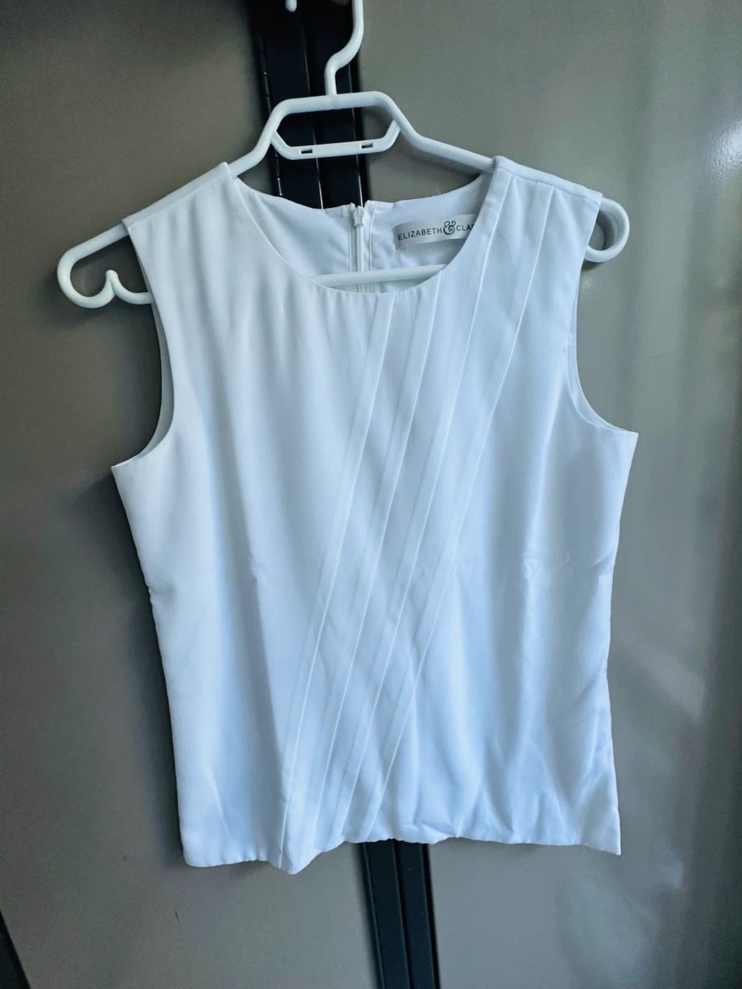 White Sleeveless Top - photo 2