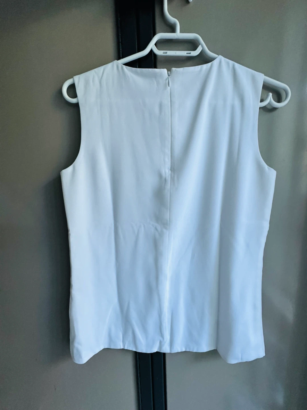White Sleeveless Top - photo 3