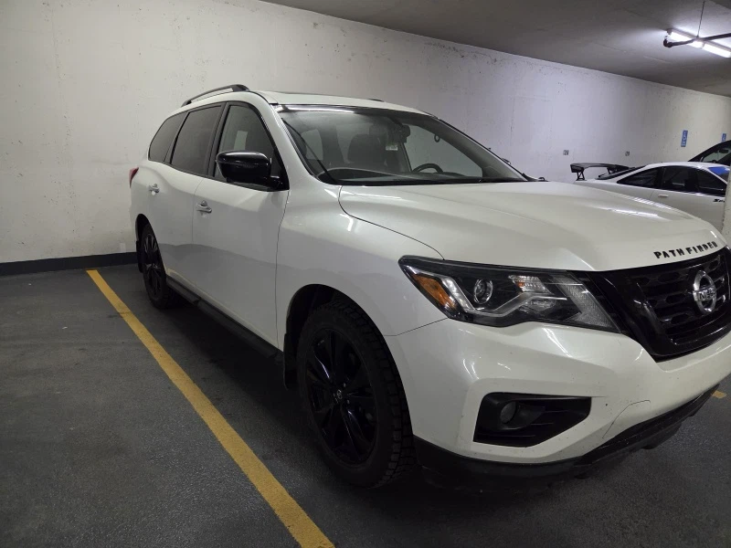 2018 White Nissan Pathfinder