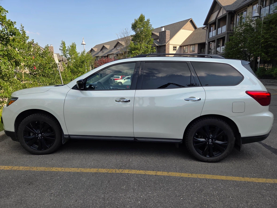 2018 White Nissan Pathfinder - photo 4