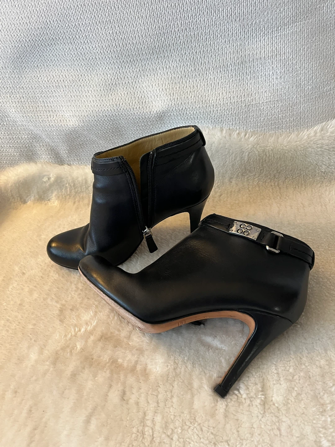 Elegant Coach Biancca Leatger Booties Size 7-7.5