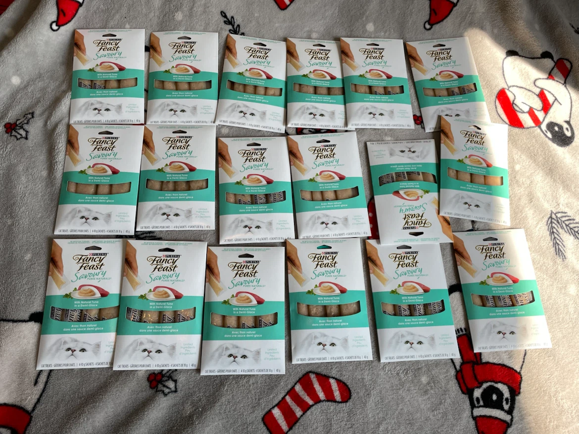 18 Packs Fancy Feast Tube Cat Treats Lot