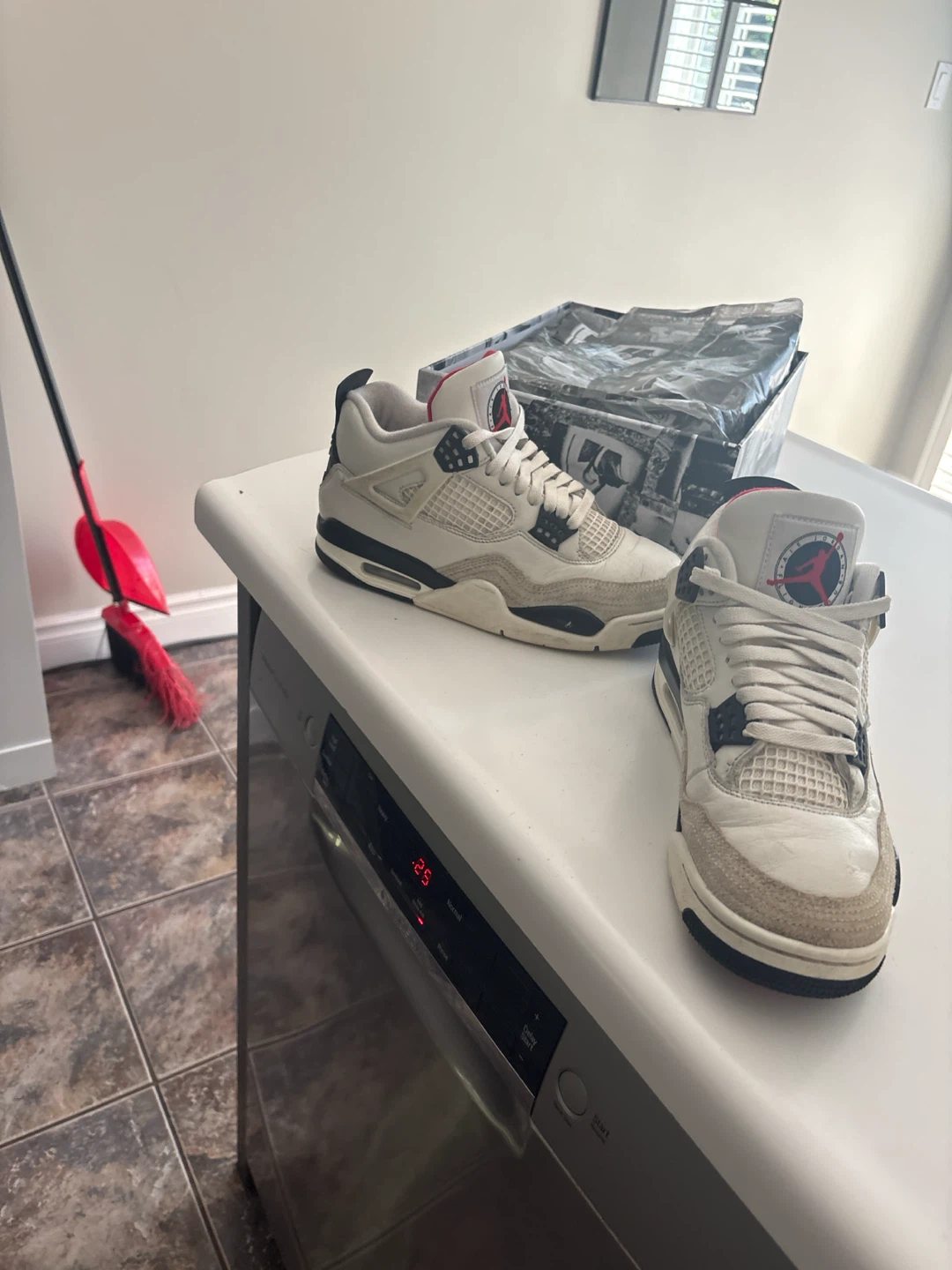 White Jordan 4s. Used, easily  cleanable. Dropped this year - photo 5