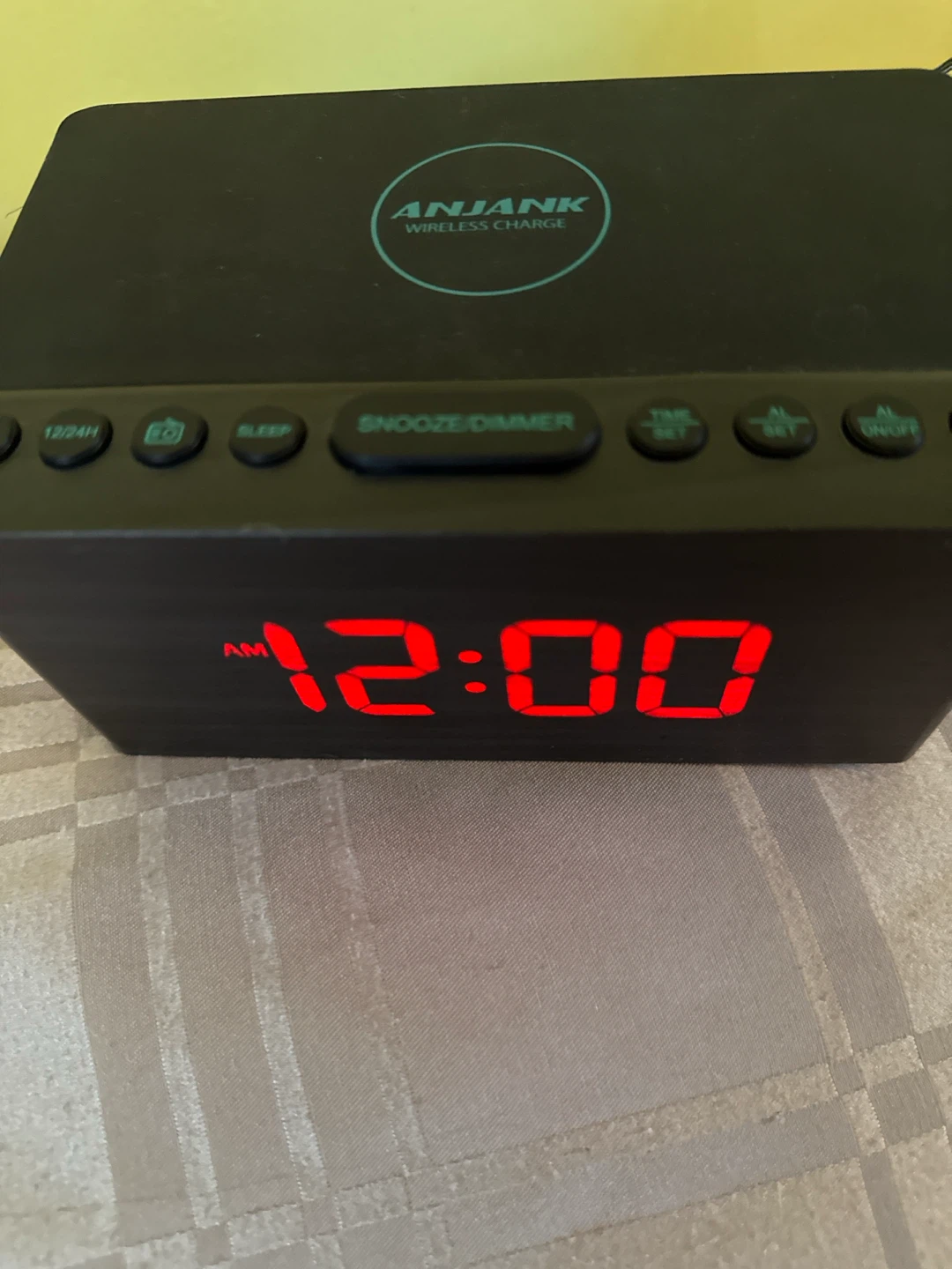 ANJANK Wireless Charge Alarm Clock - photo 2