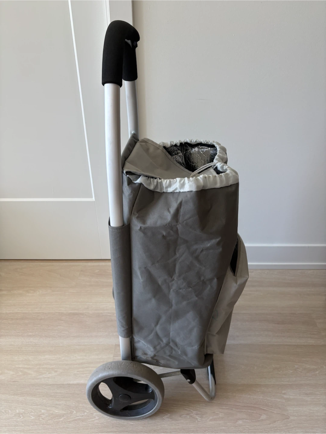 Foldable Shopping Cart – Great Condition! - photo 4