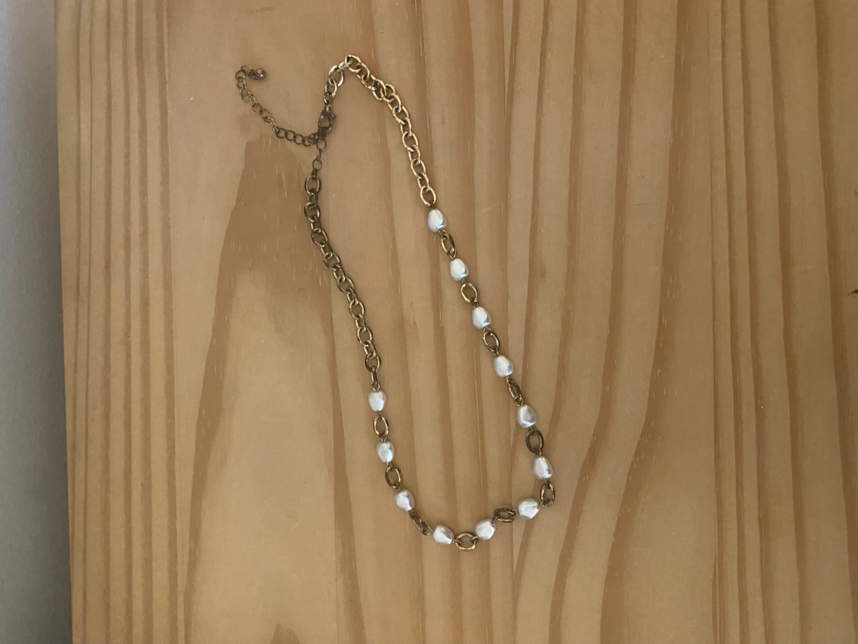 Costume chain necklace with white beads