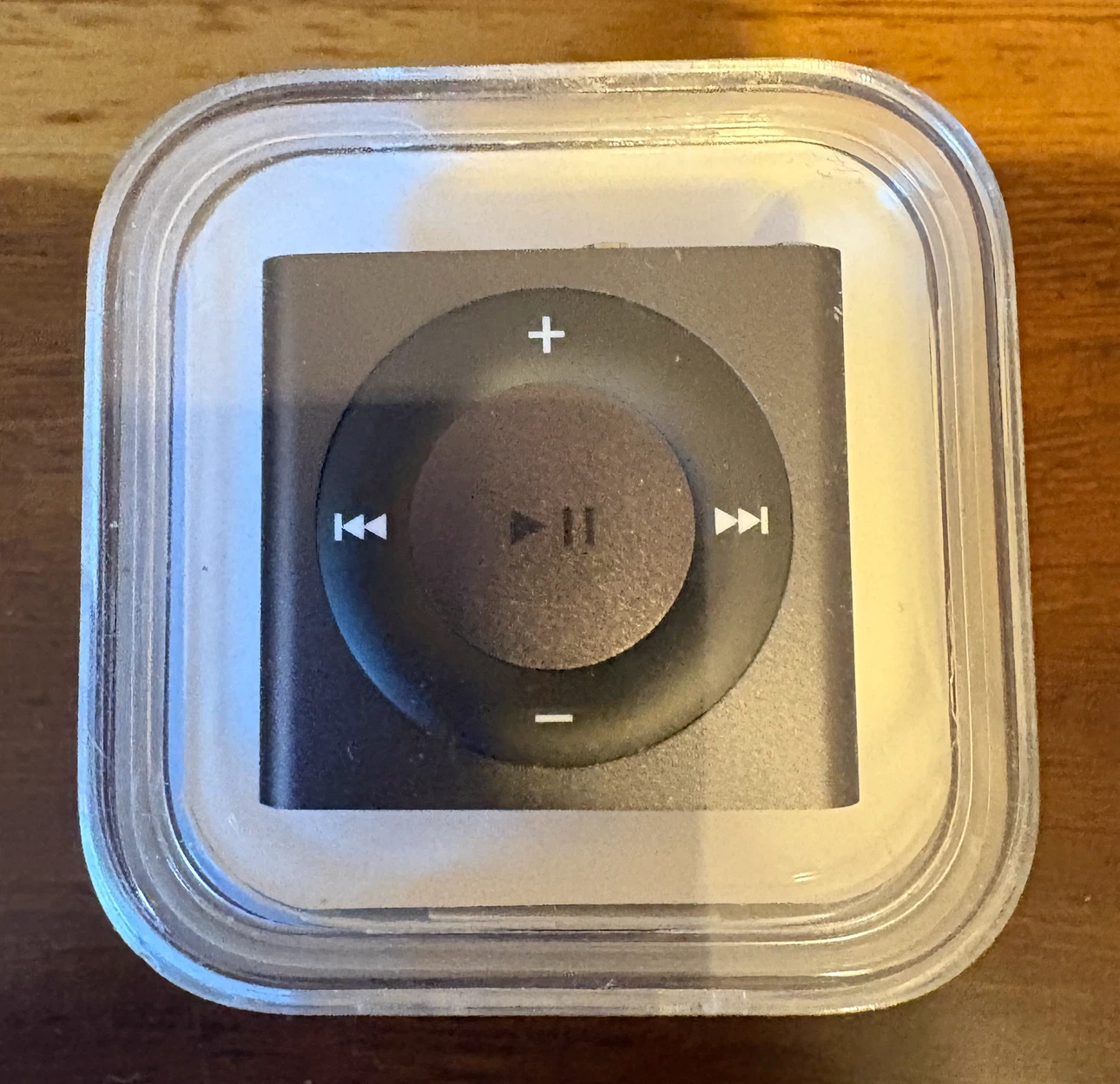 Apple iPod shuffle 2GB MP3 Player- new in box