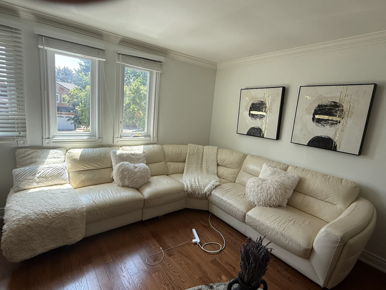 Cream Leather Sectional Sofa - photo 2
