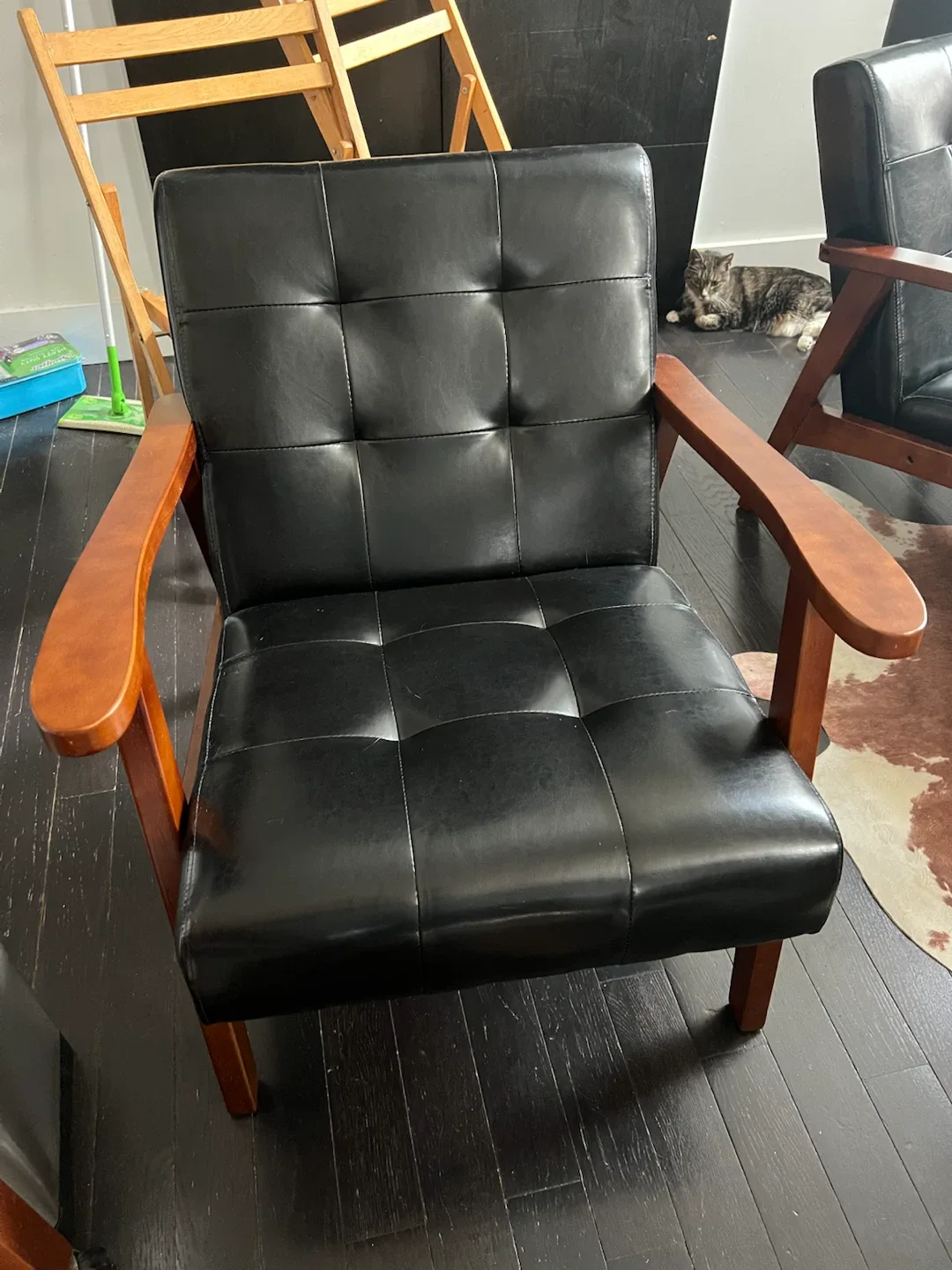 Black Armchair with Wooden Frame - photo 3