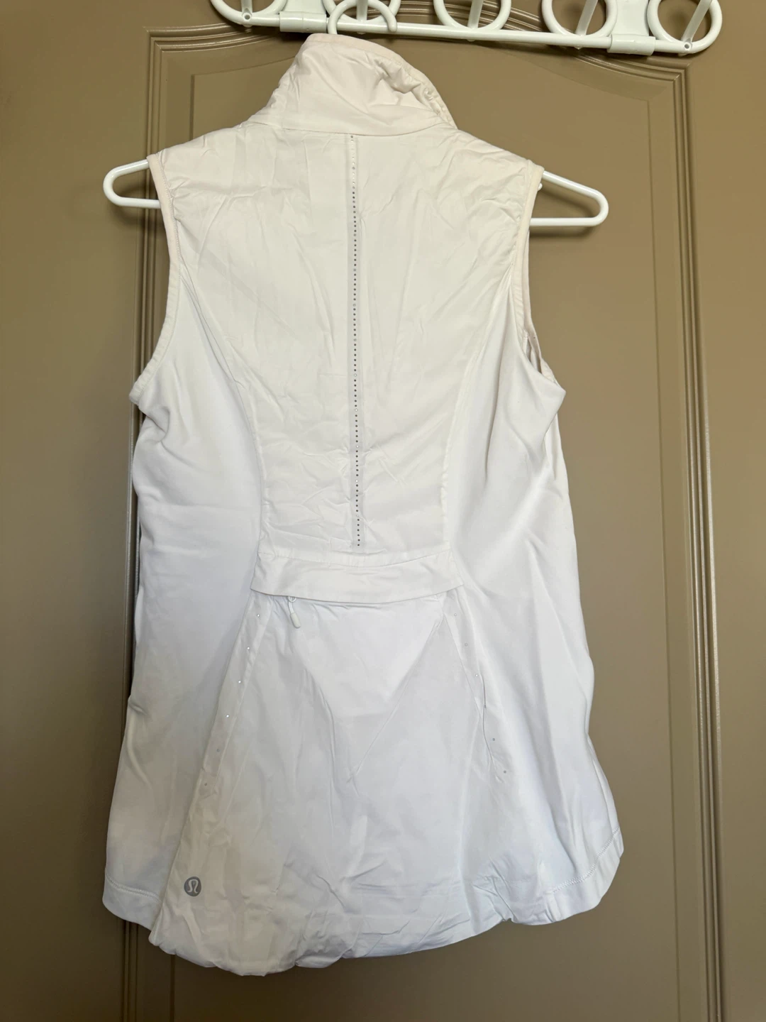 Lululemon White Down Vest - Size 6 - photo 2