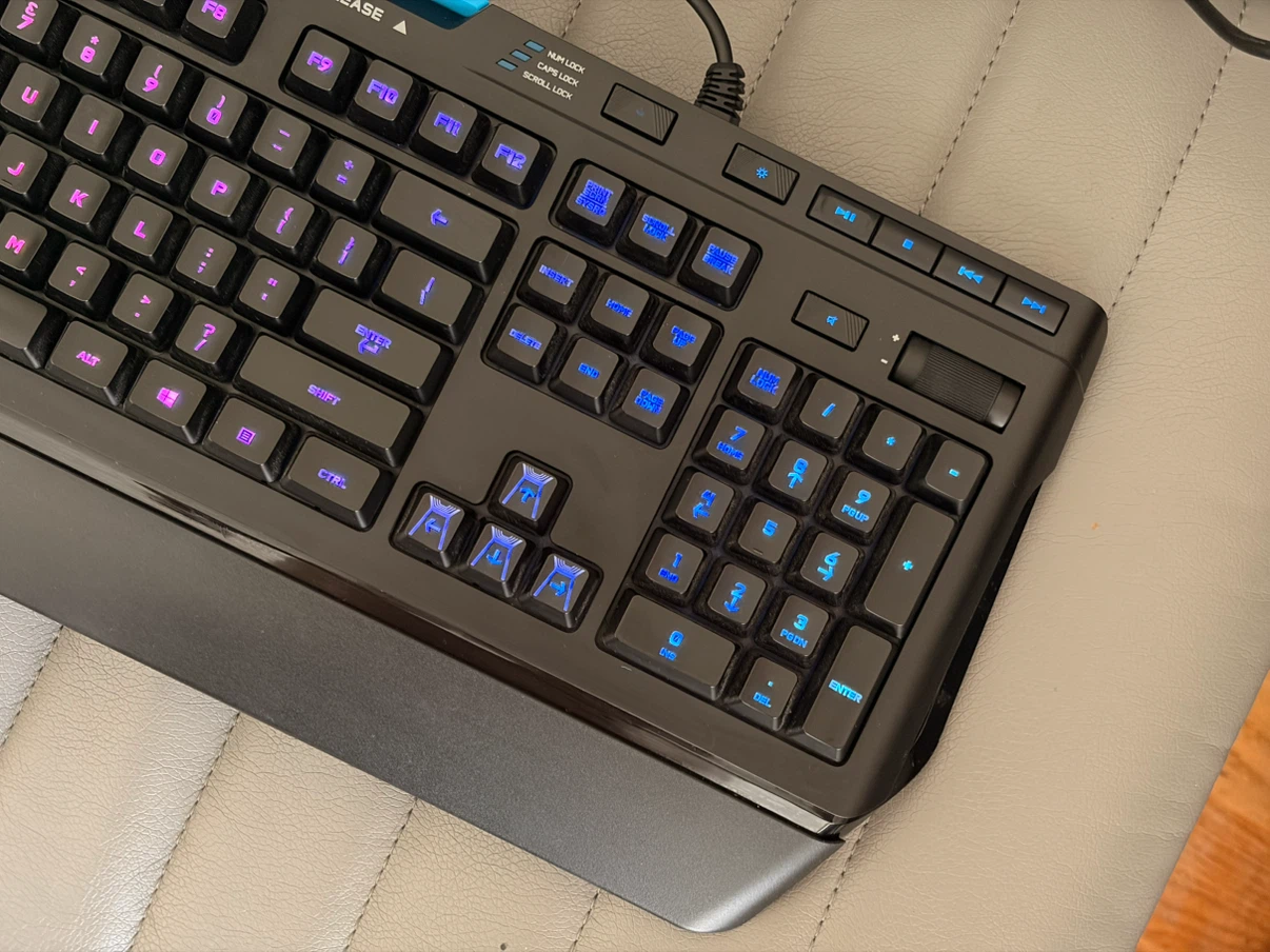 Logitech G910 RGB Mechanical Gaming Keyboard - photo 3