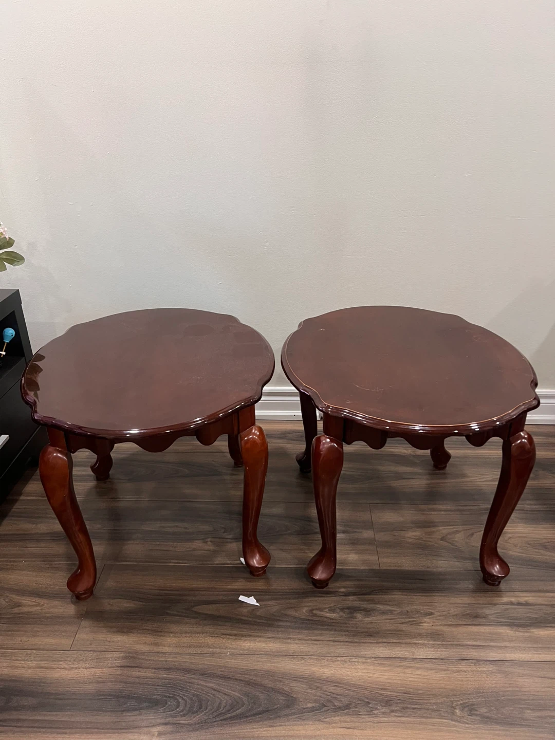 Set of 2 Wooden Accent Tables