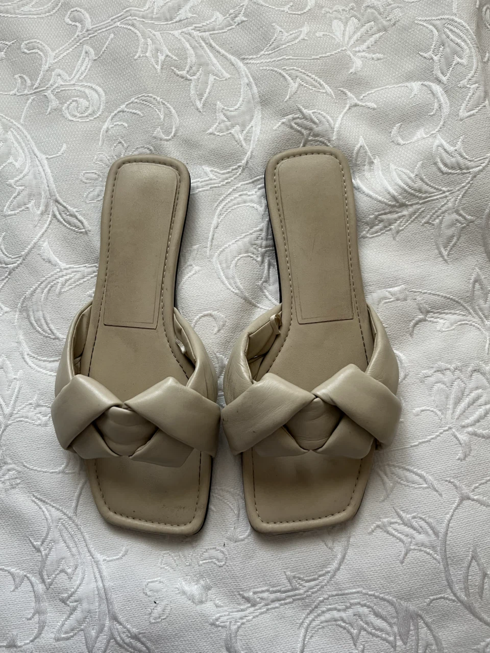 Women's Beige Twisted Strap Slide Sandals