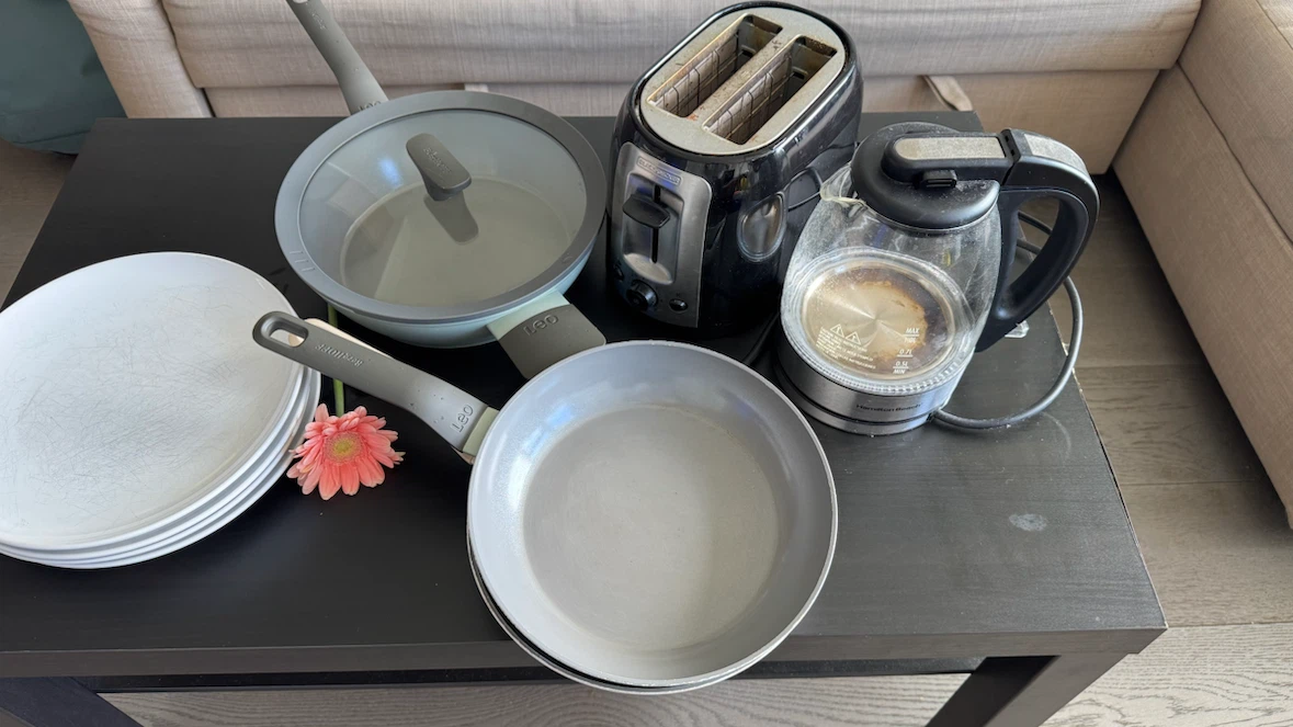 Cookware Bundle: Toaster, Kettle, Pans, Plates & Table - photo 2