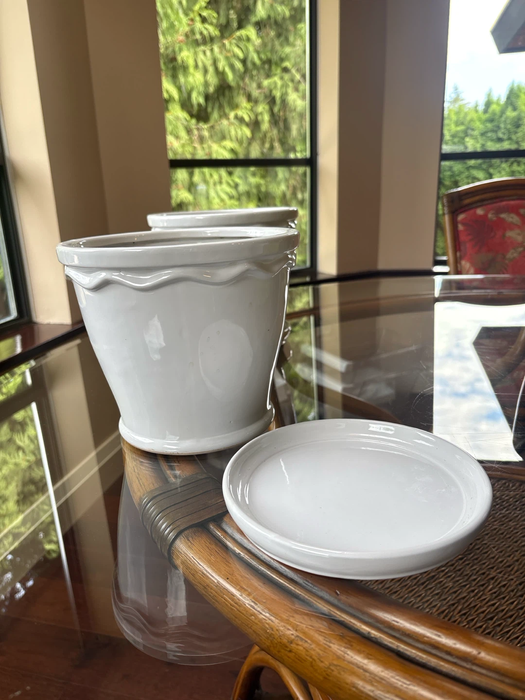 Set of 2 White Ceramic Planters with Saucers - photo 2