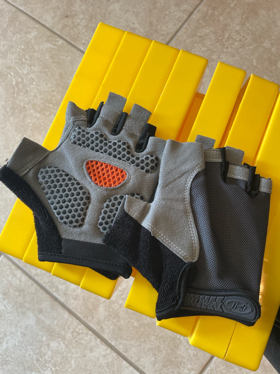 HUWAI gel padded cycling Gloves (SMALL)