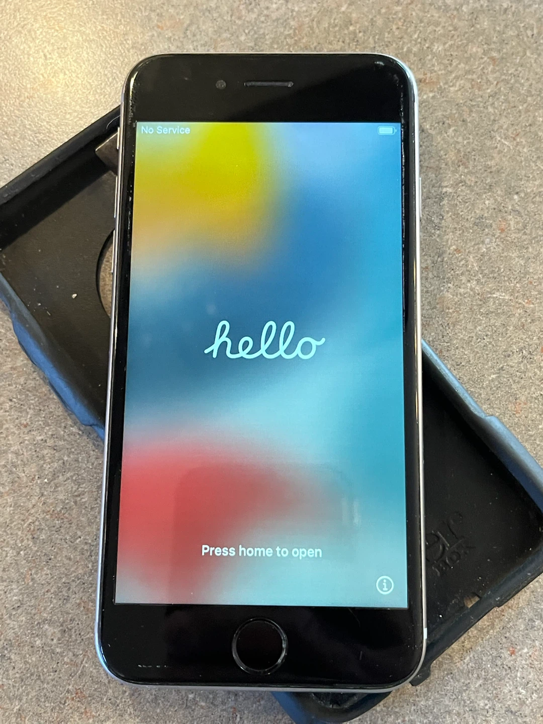 Apple iPhone 6s, Alcatel One Touch Pixi - photo 3