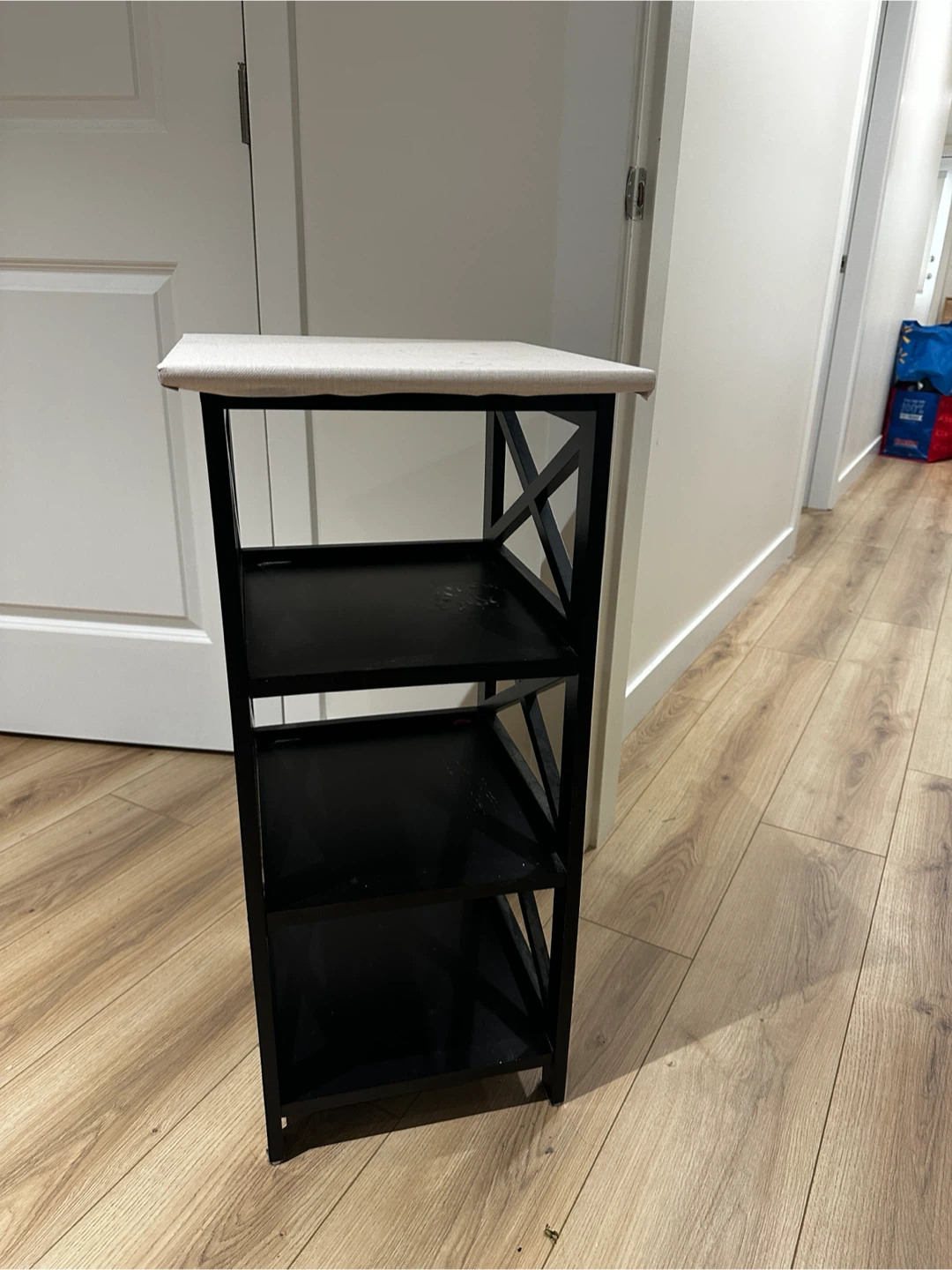 2 nightstands