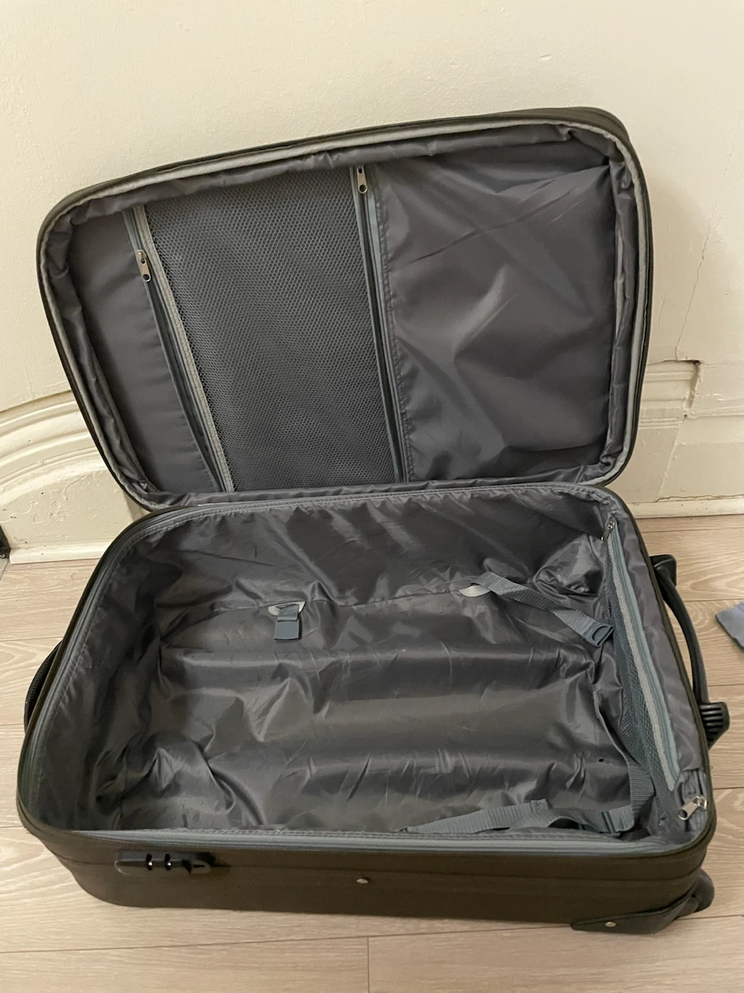 Luggage - photo 2