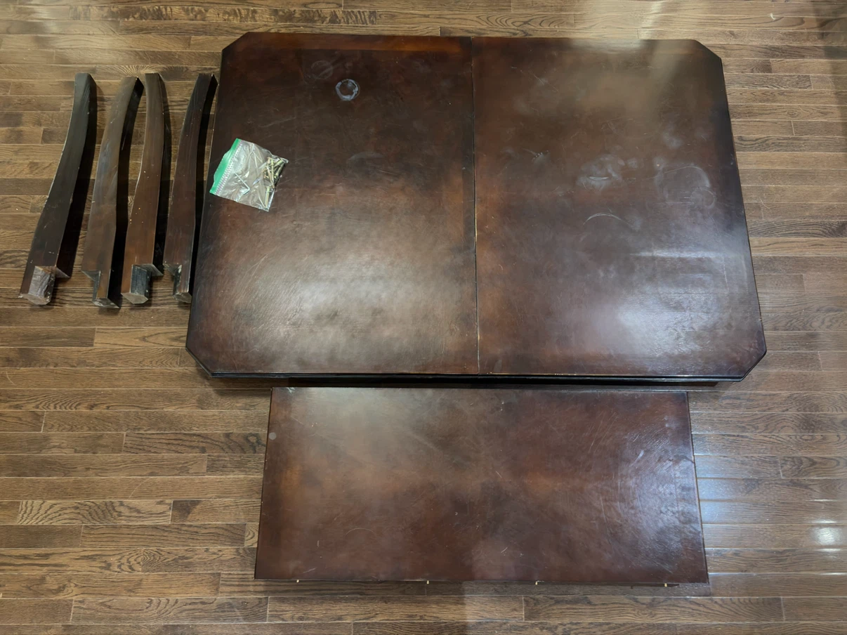 Extendable Dining Table with Detachable Legs