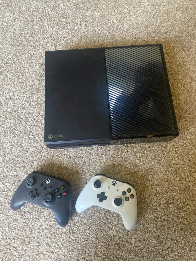 Xbox One Console with 2 Controllers - photo 2