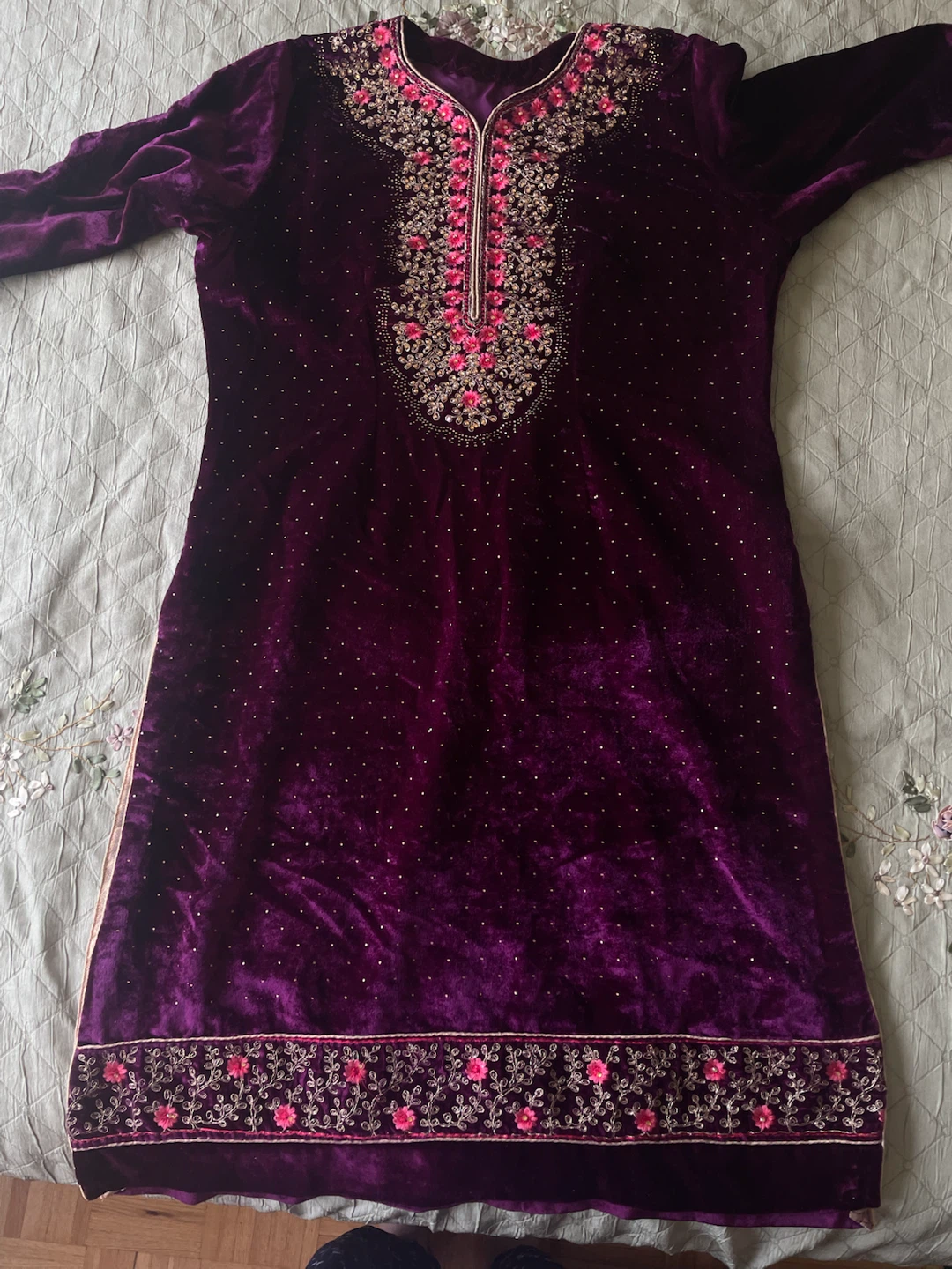 Purple Velvet shalwar kameez with Pink Embroidery - photo 3