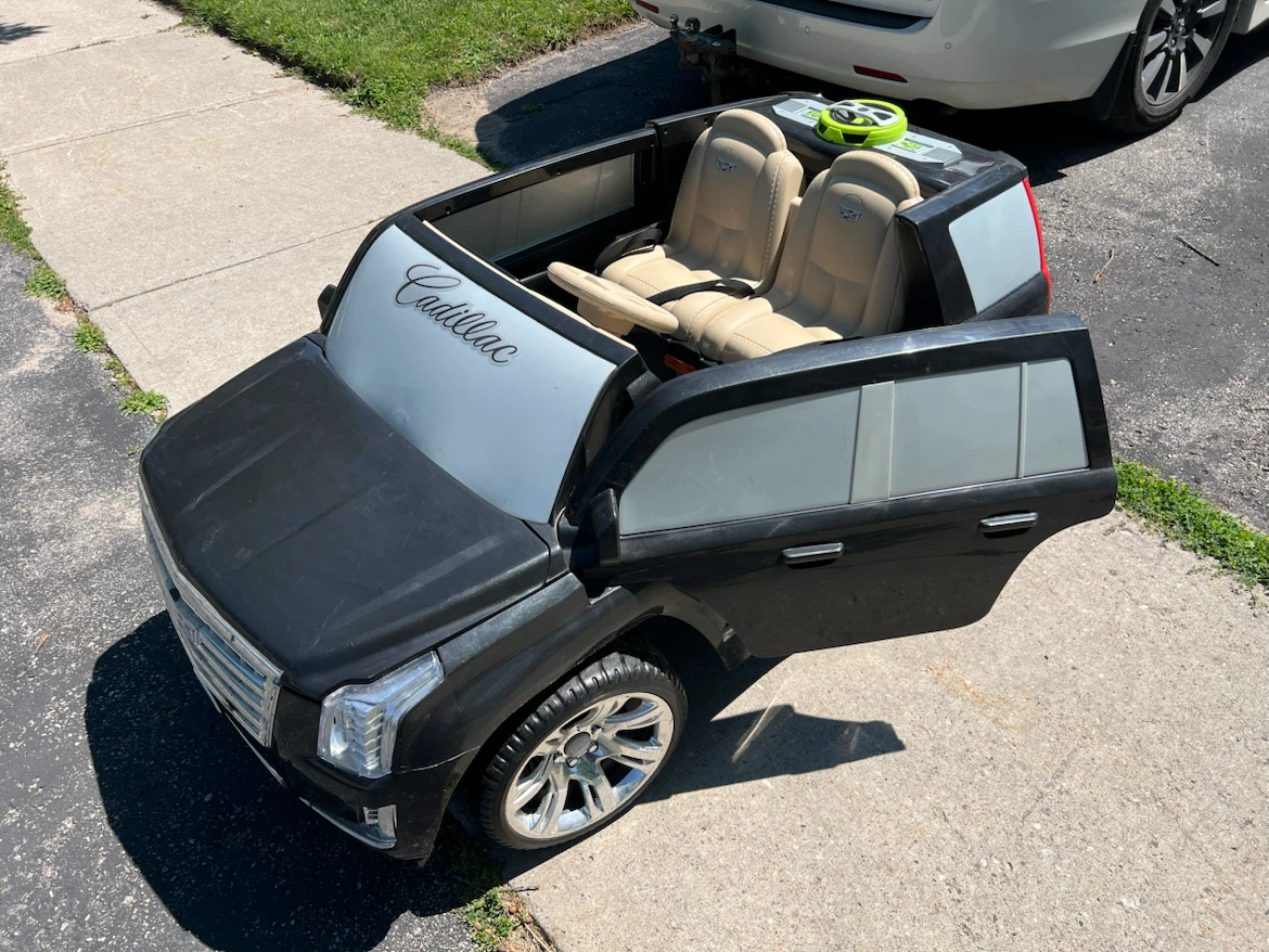 Cadillac Escalade power wheels - photo 2