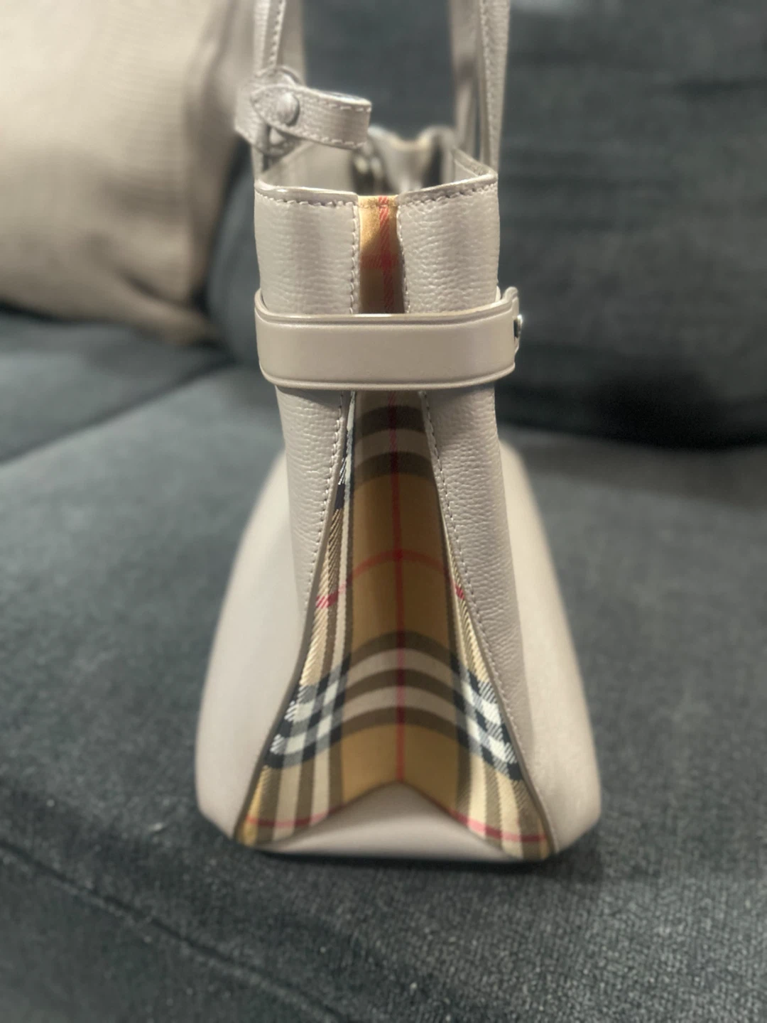 Burberry Tote Bag  Great condition - photo 2