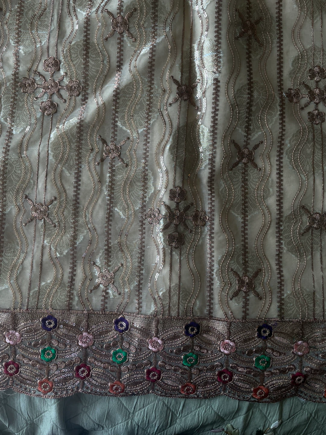 Embroidered Chiffon Suit with Trousers - photo 3