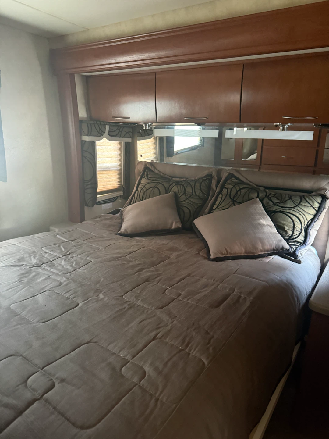 Thor Serrano RV Motorhome - photo 3