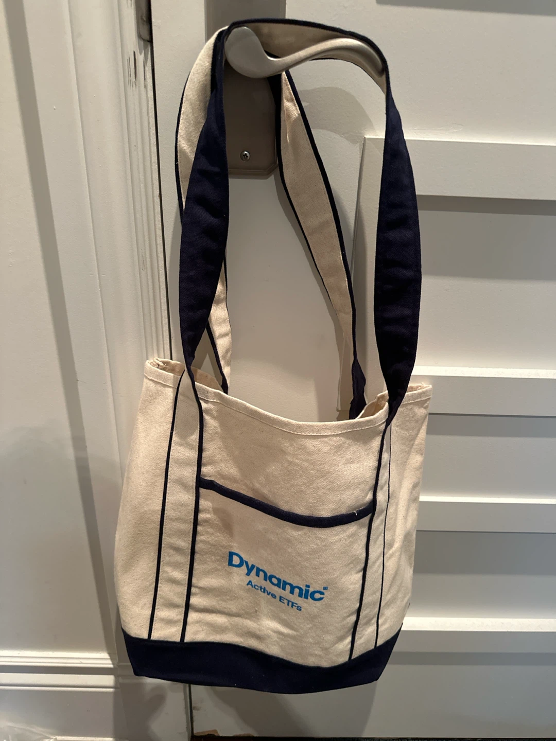 Free reusable bag with front pocket
