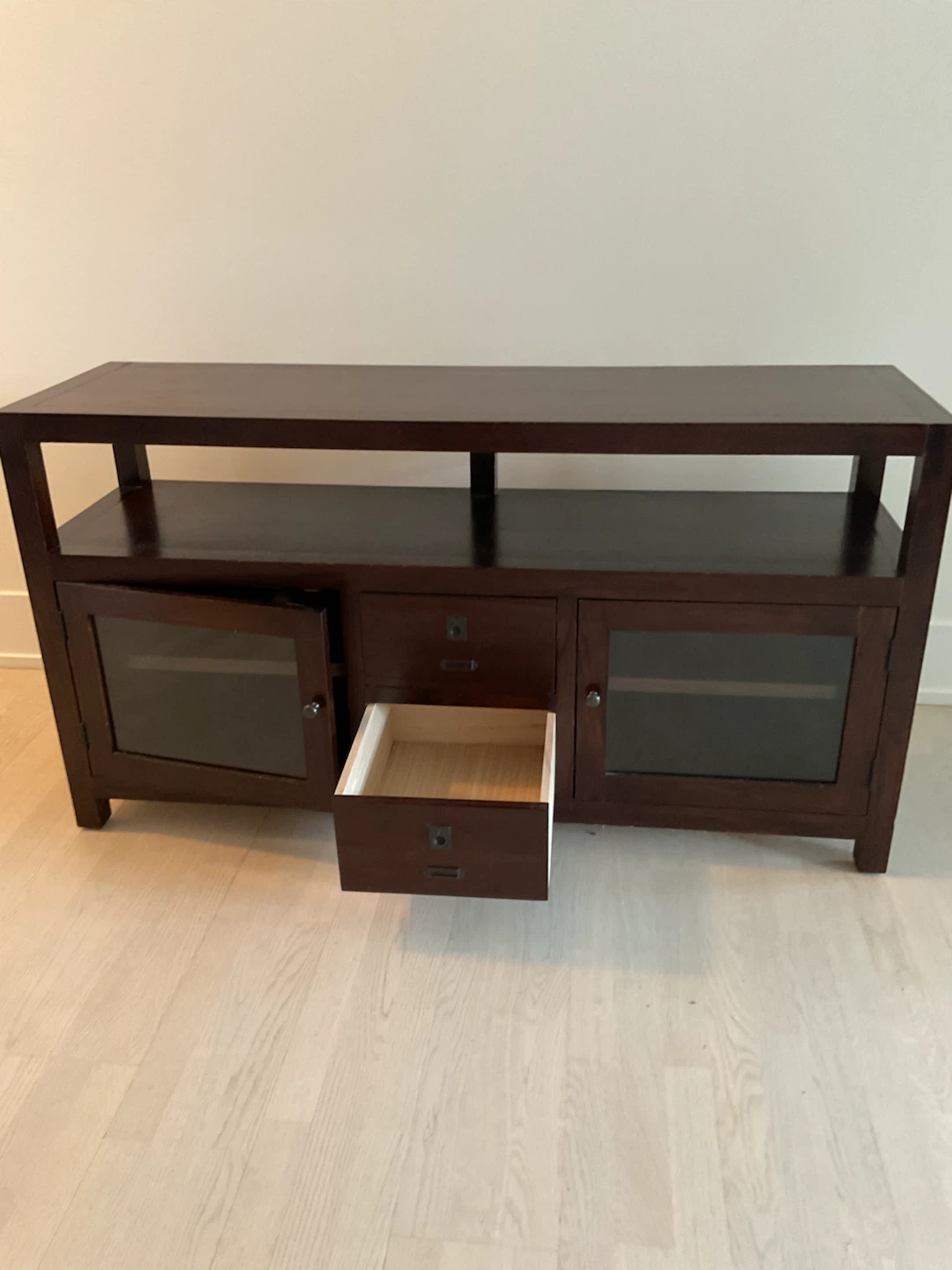 Media console - photo 2