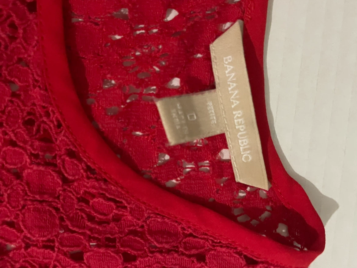 Banana Republic Red Petite Lace Top - photo 2