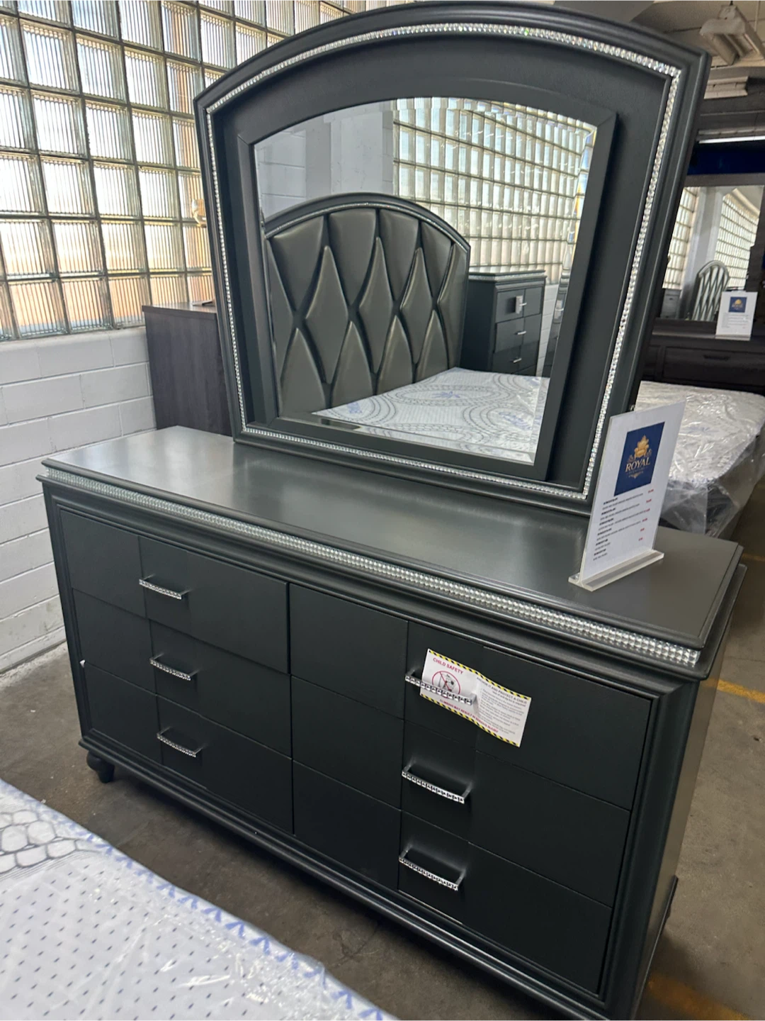 Royal Brand Bedroom Set - 4 Piece - Dark Gray - photo 3