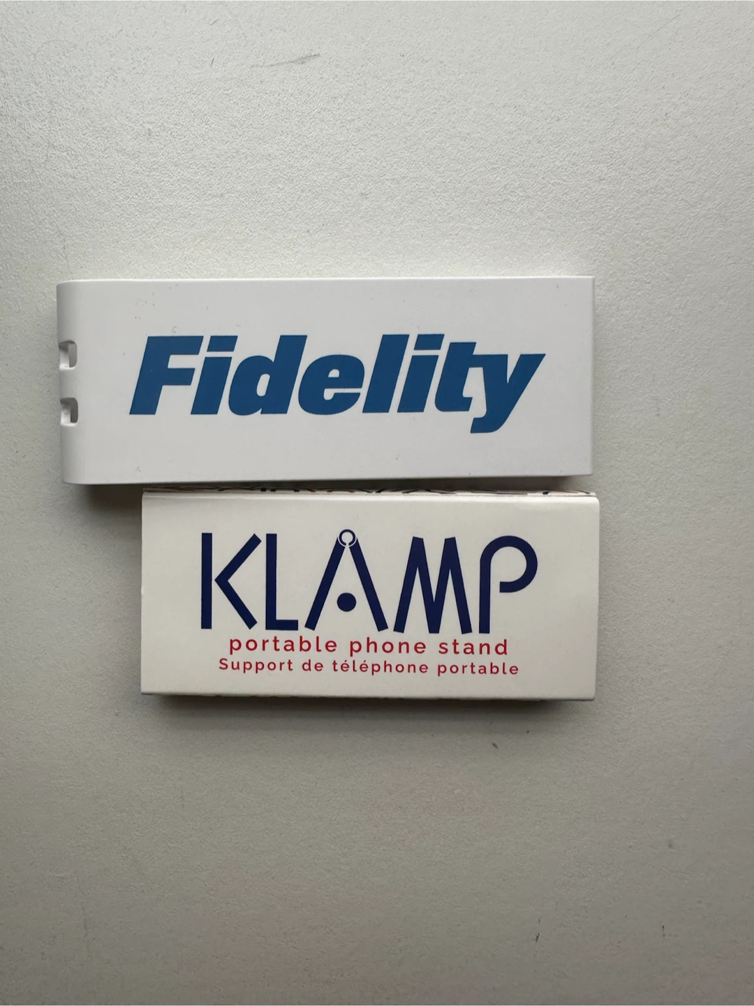 Free portable phone stand - photo 2