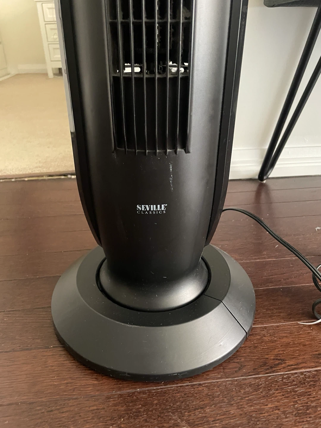 Seville Classics UltraSlimline Bladeless Oscillating Tower Fan - photo 2