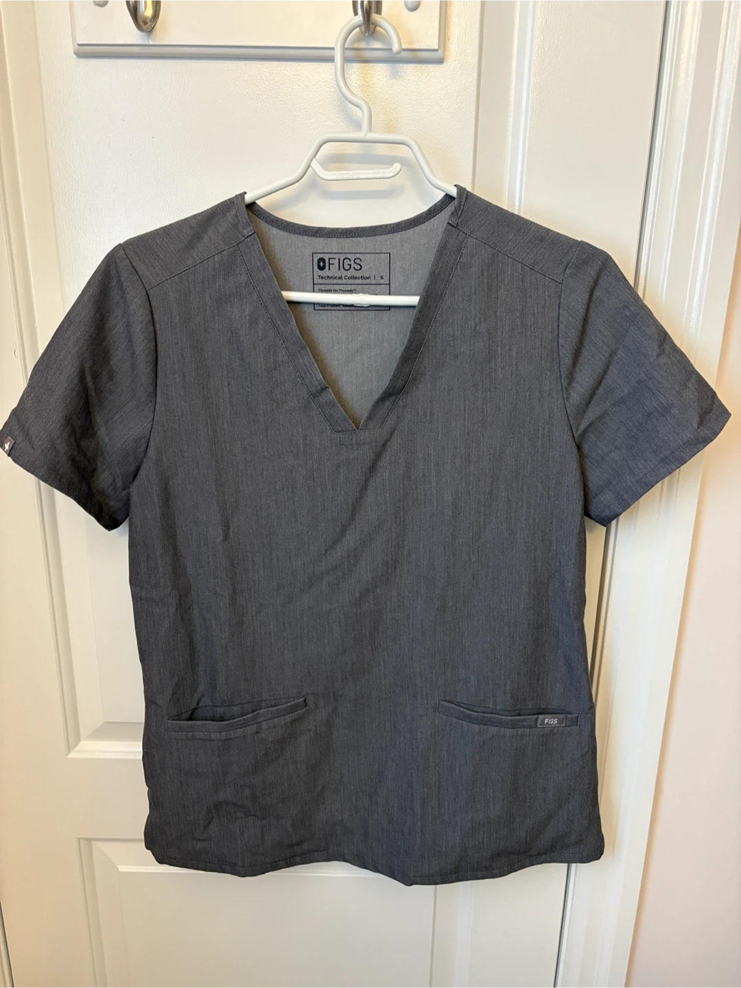 Figs Heathered Gray/Charcoal Casma Scrub Top Size Small