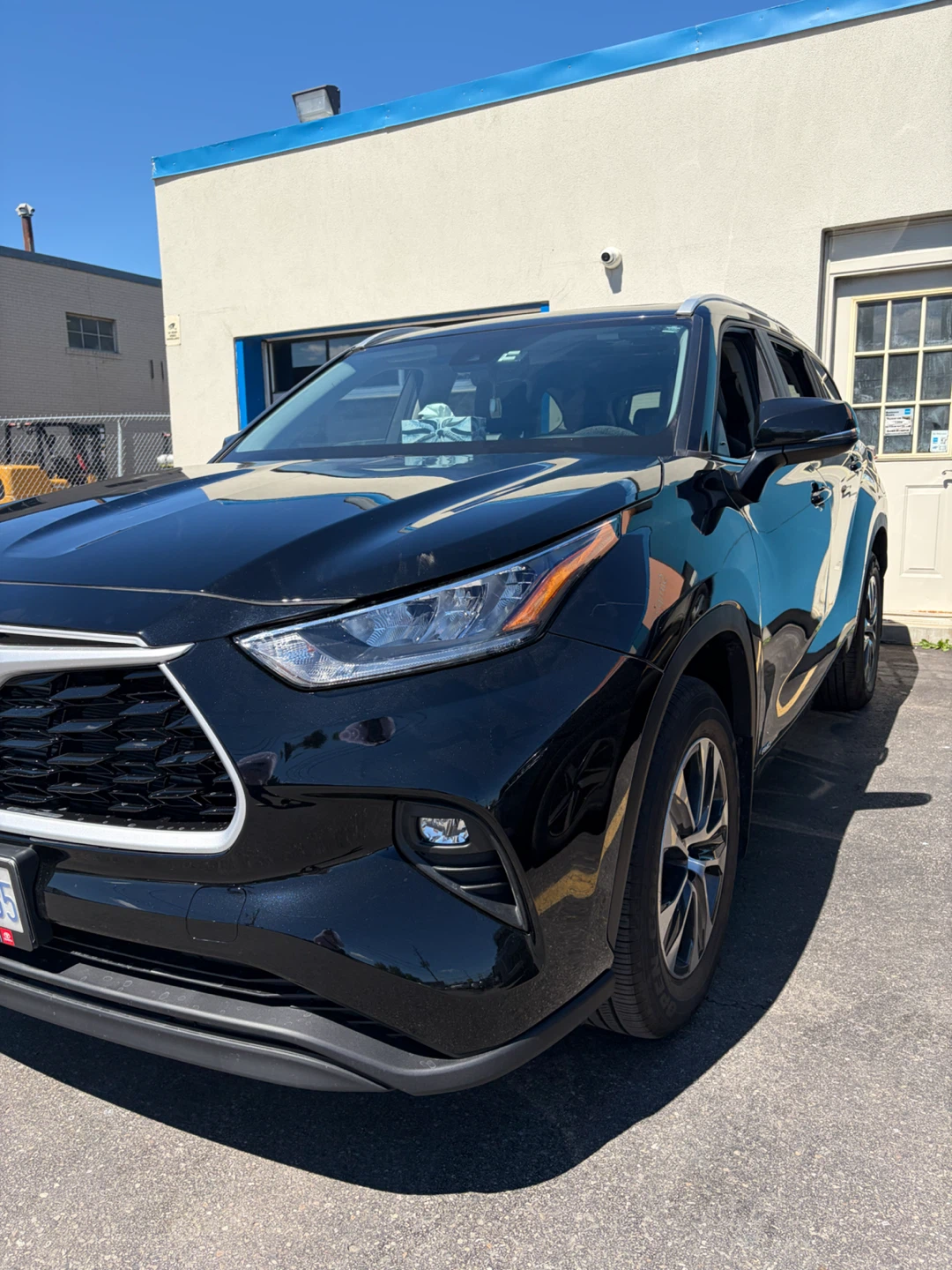 Black Toyota Highlander Hybrid SUV - photo 2