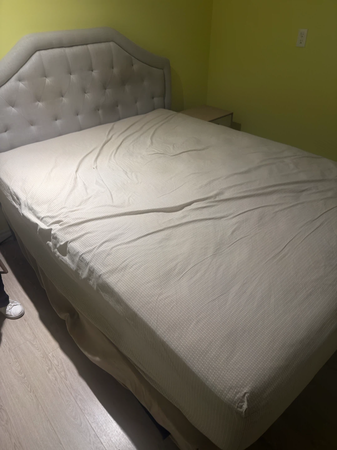 Tufted Headboard Bed Frame with mattress - photo 3