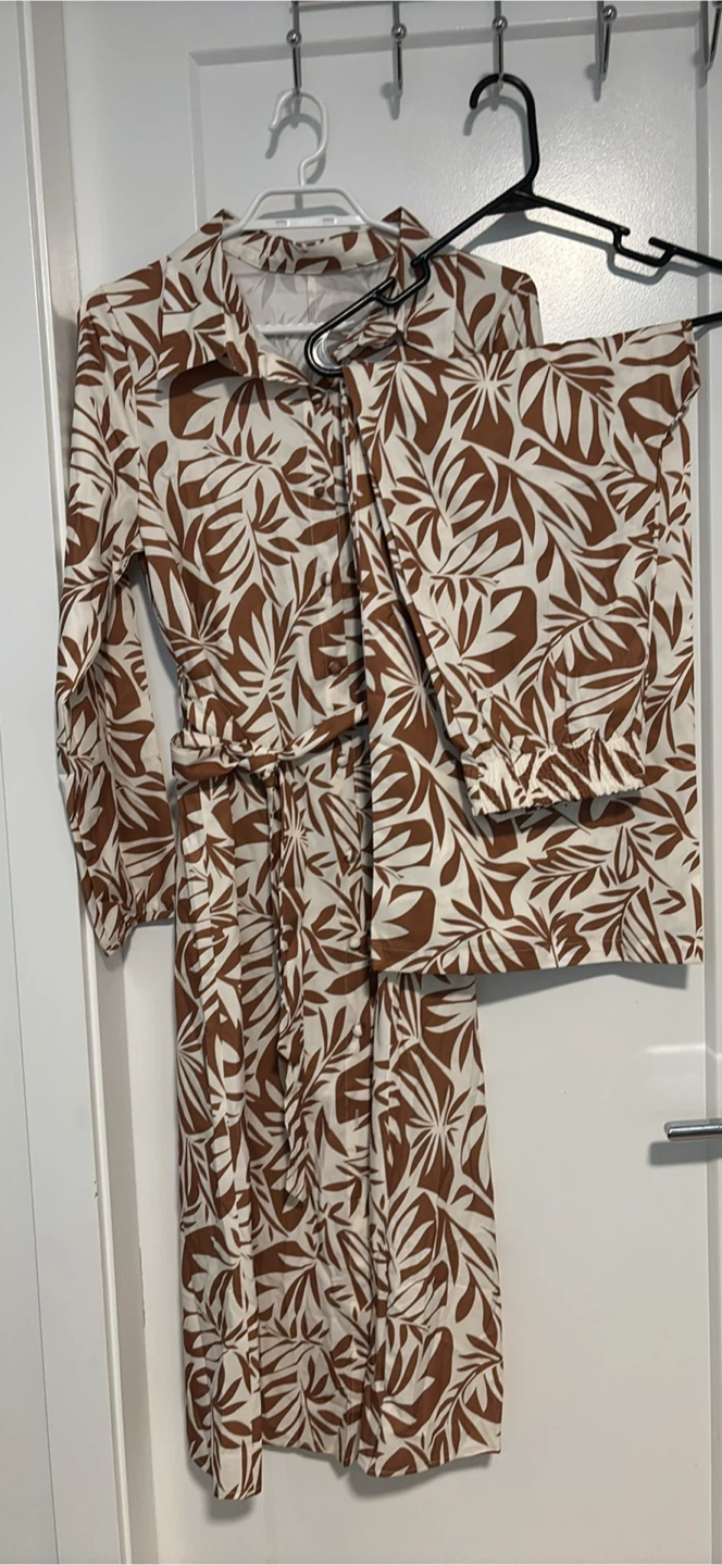 Brown and White Leaf Print Shirt and Pants Set - photo 2