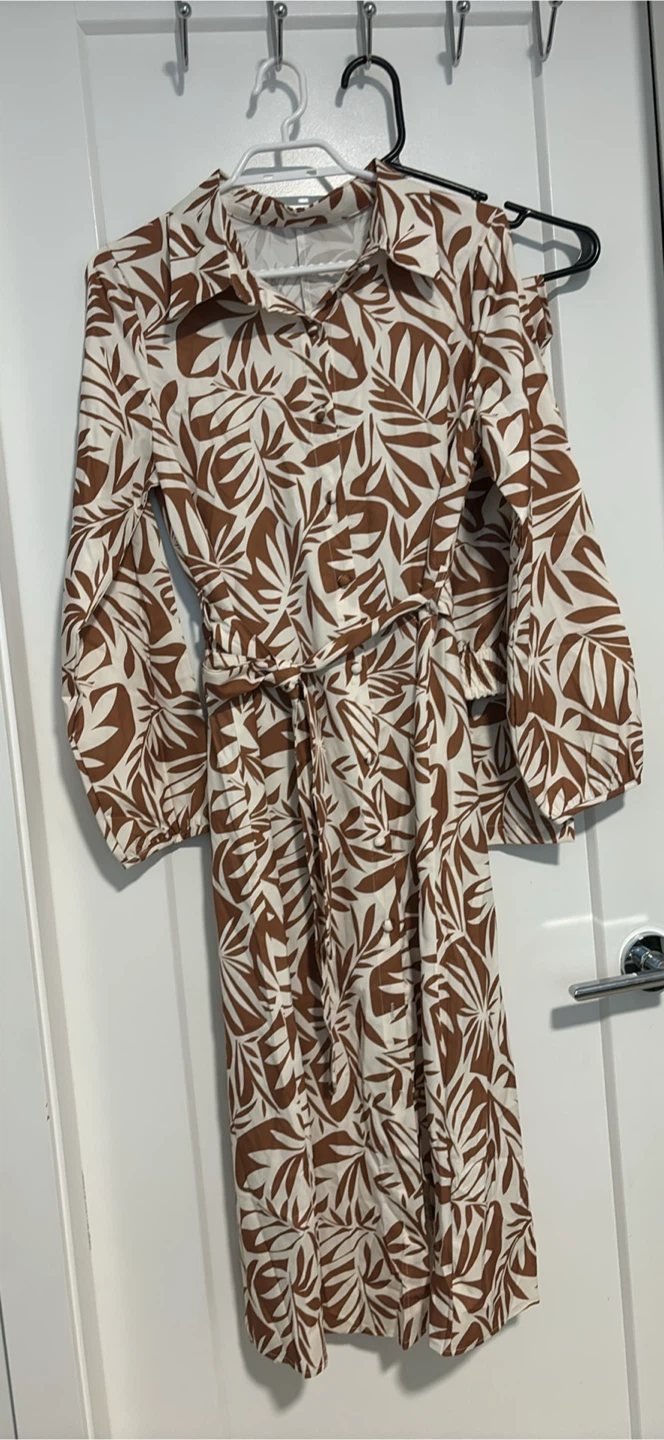 Brown and White Leaf Print Shirt and Pants Set - photo 4